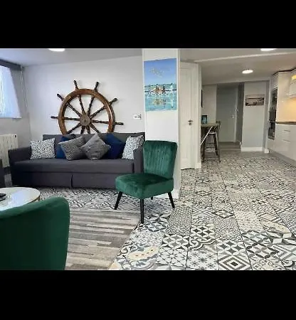 The Captains Wheel And Anchor Lägenhet