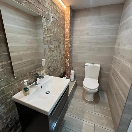 Daire The Captains Wheel And Anchor