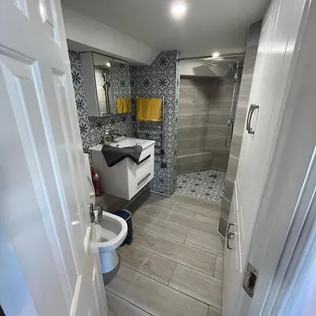 Daire The Captains Wheel And Anchor