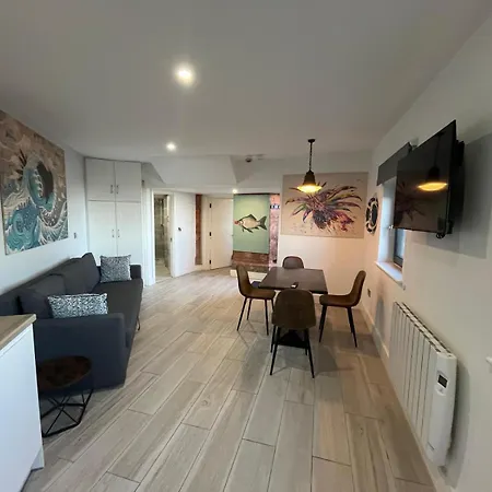 The Captains Wheel And Anchor Apartament