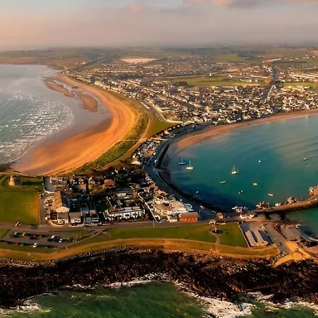 The Captains Wheel And Anchor Skerries