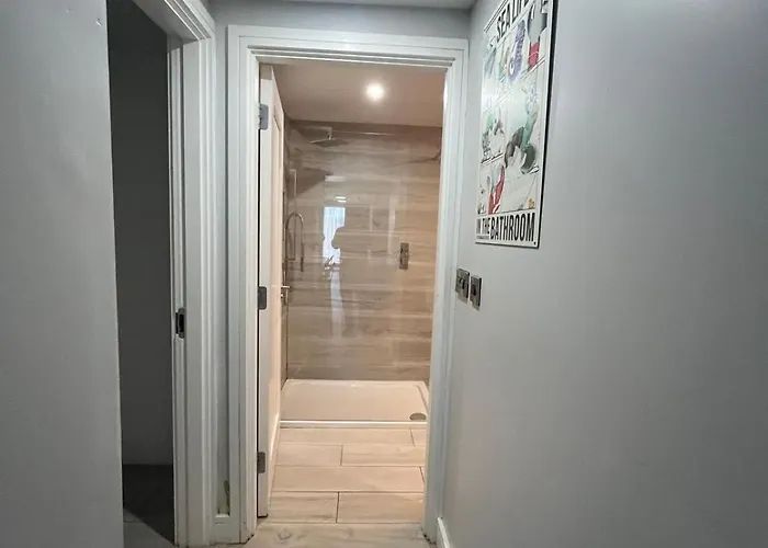 The Captains Wheel And Anchor Apartament *