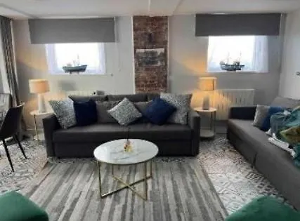 The Captains Wheel And Anchor Apartament