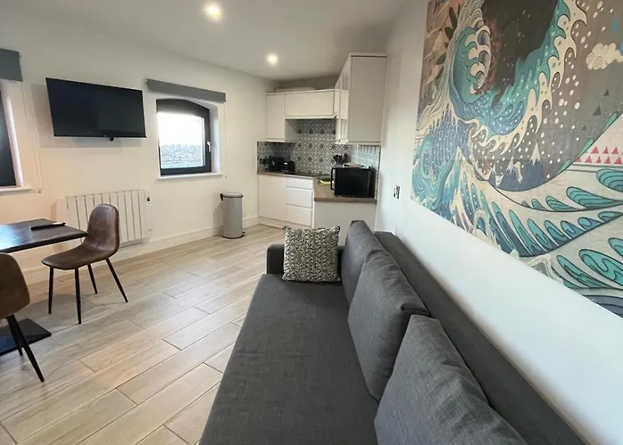 The Captains Wheel And Anchor Apartament *